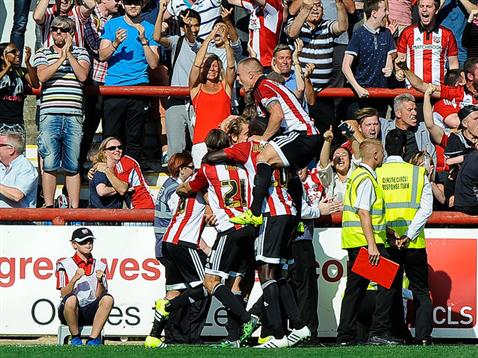 Dean Smith’s relegation-busting spa routine – Ipswich pre-match podcast from the pub