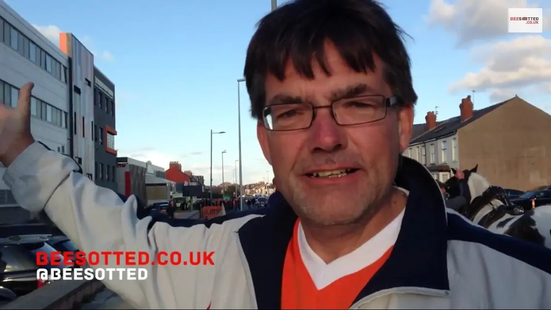 (VIDEO) Watch Blackpool Raider Attack Bees fans then walk into Lamp Post