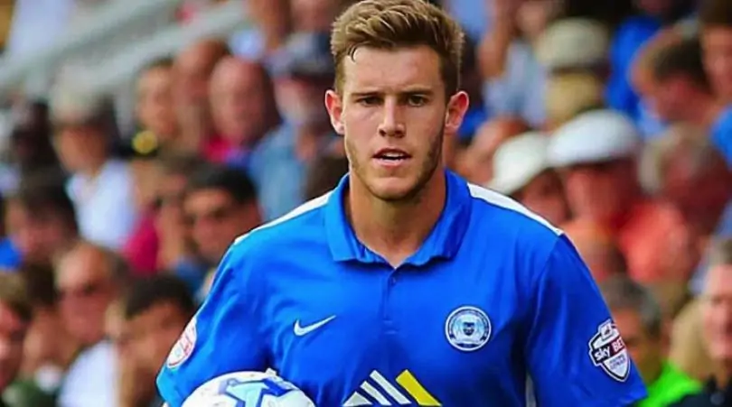 Foxes Full Back Signs for Bees – Can Elder Flower For Brentford?